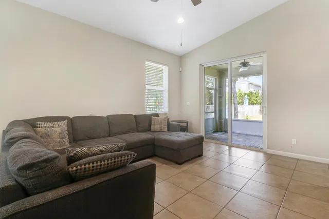 Residence photo 17