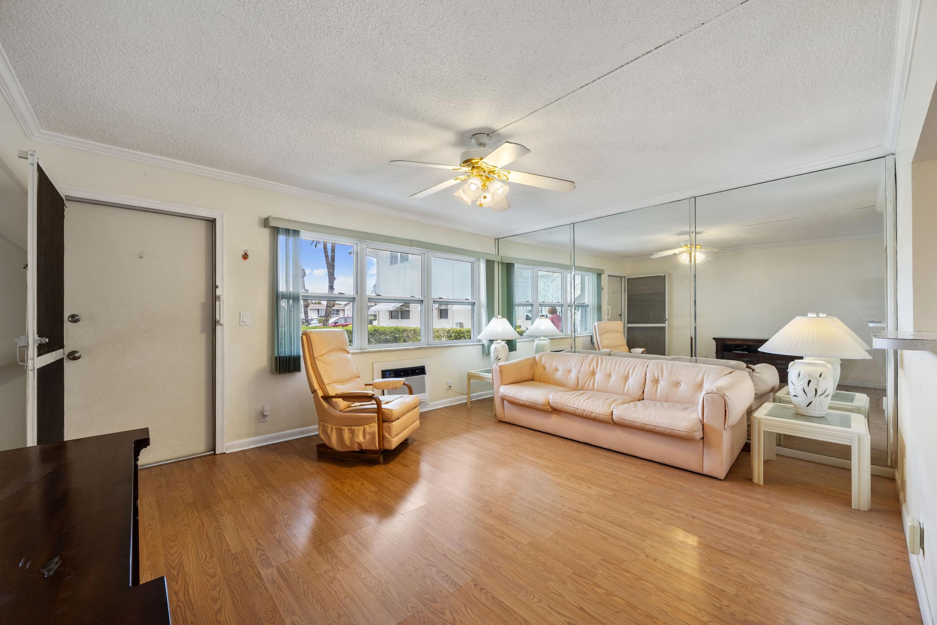 Unit 106 photo 4