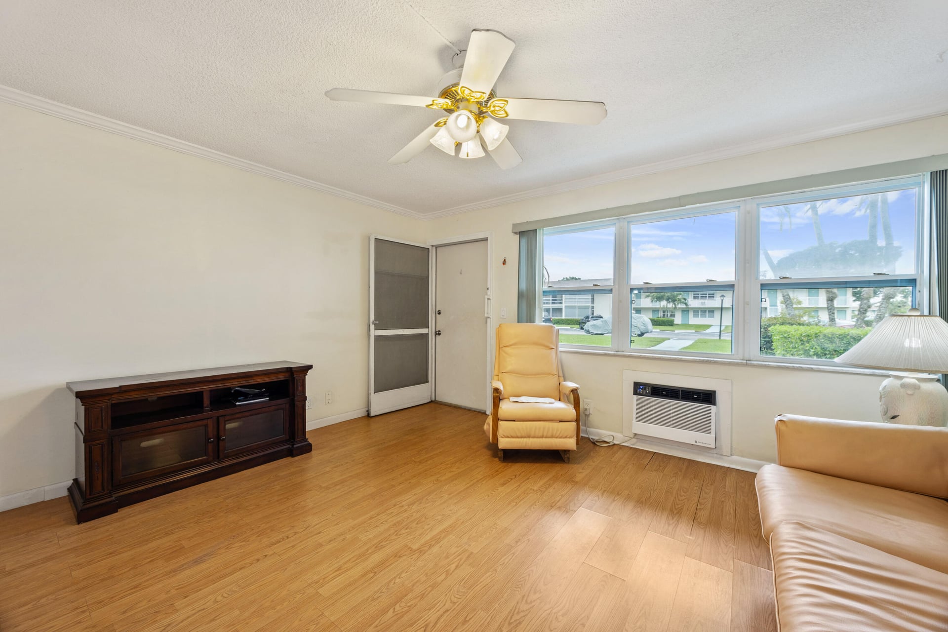 Unit 106 photo 5