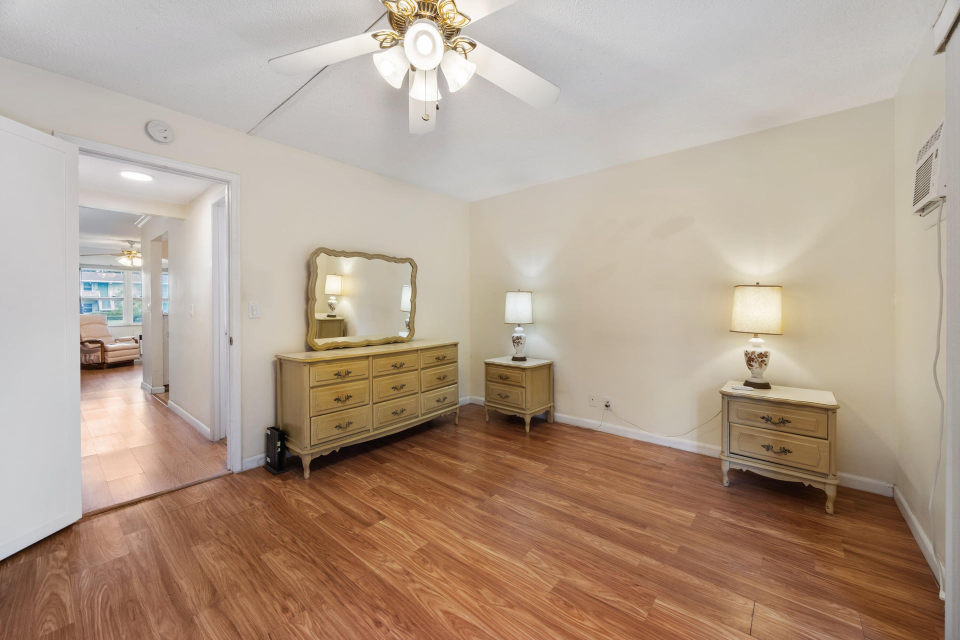 Unit 106 photo 11