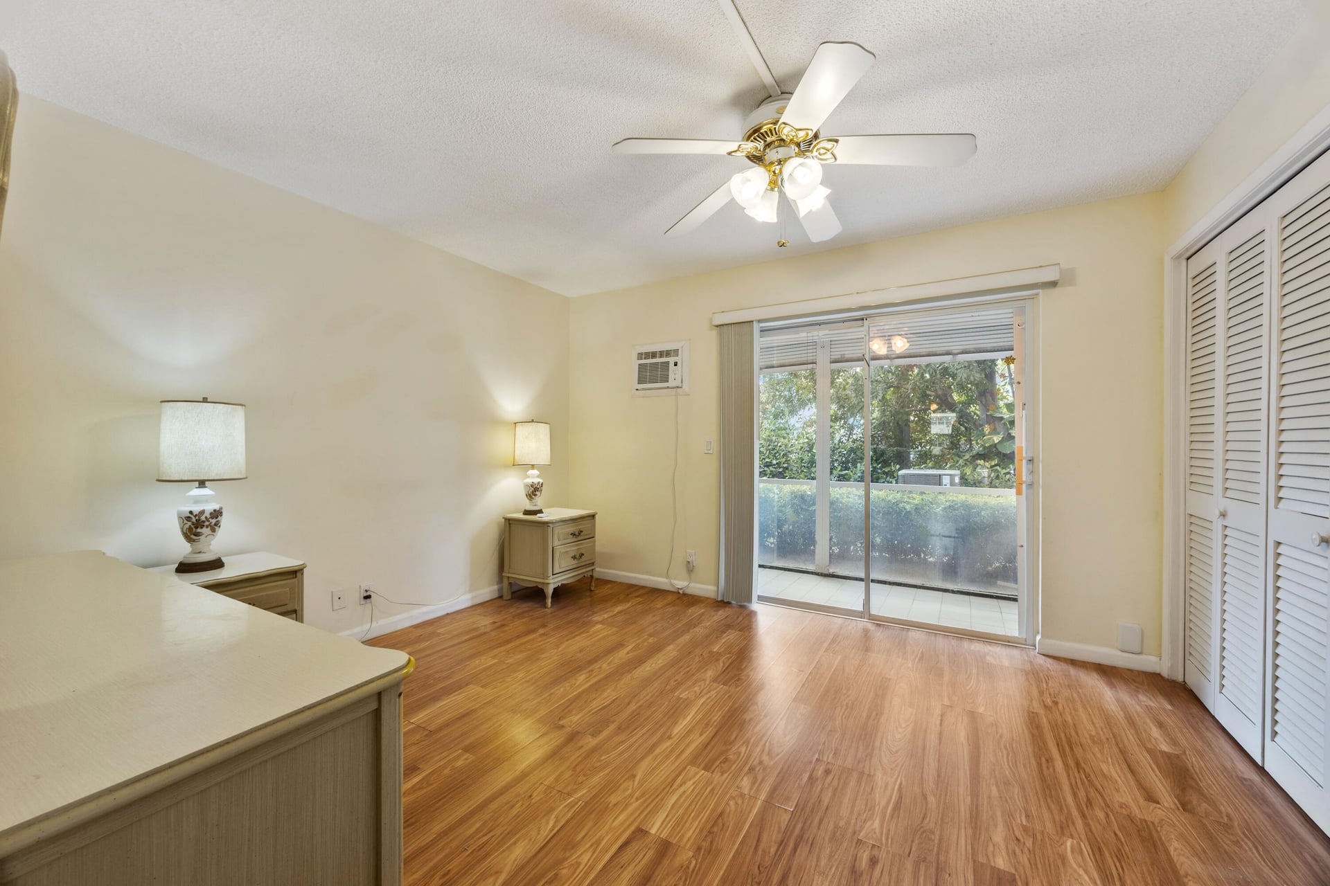 Unit 106 photo 13