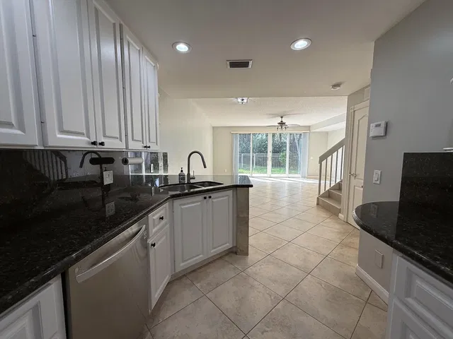 Residence photo 14