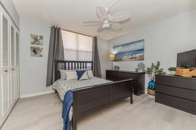 Unit 303 photo 16