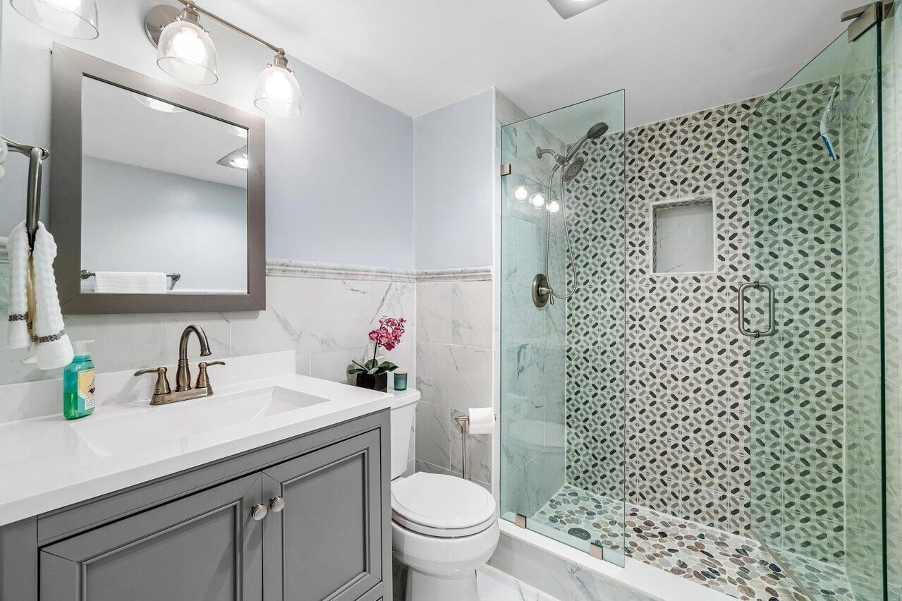 Unit 103 photo 14