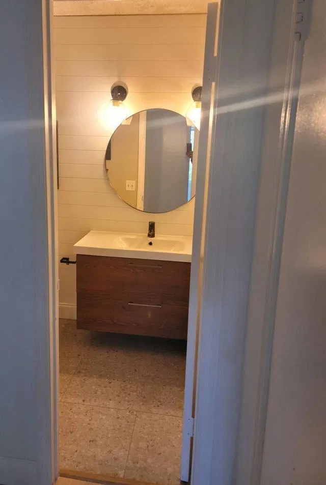Unit 33 photo 11