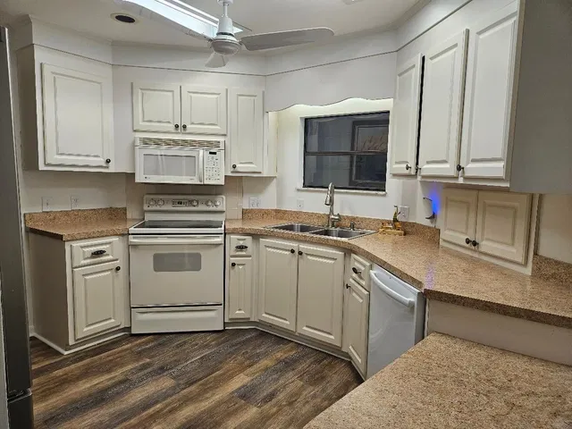 Residence photo 3