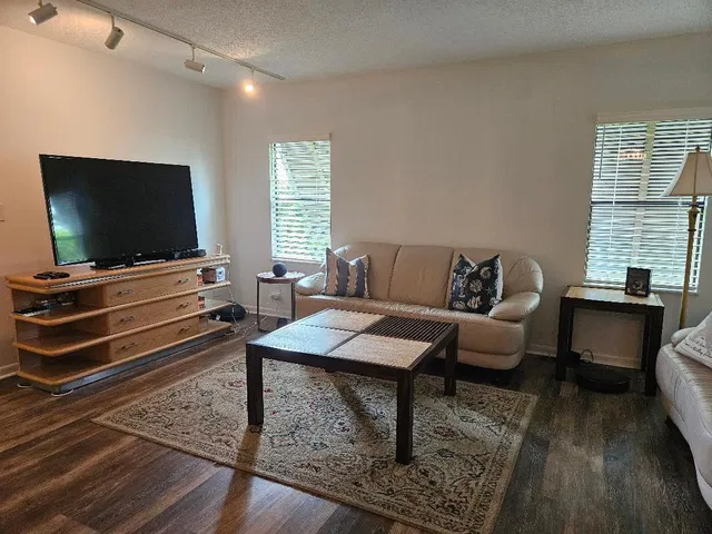 Residence photo 8