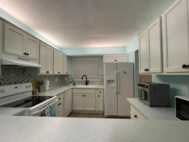 Unit E3 photo 4
