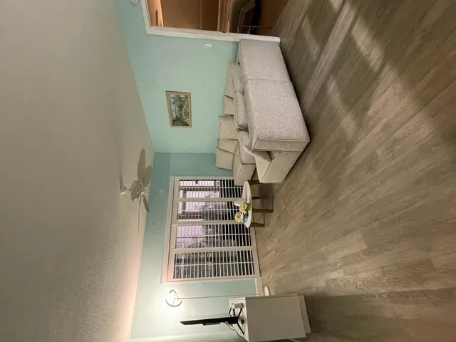 Unit E3 photo 8