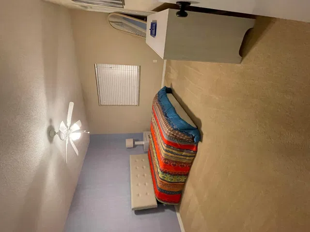 Unit E3 photo 18