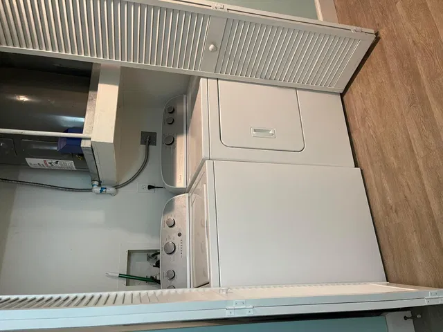 Unit E3 photo 24
