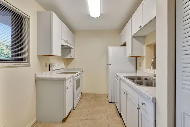 Unit 0103 photo 3