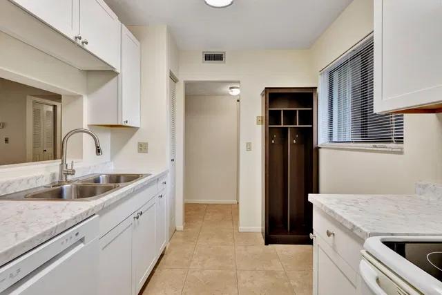 Unit 0103 photo 6