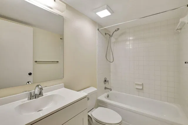 Unit 0103 photo 13