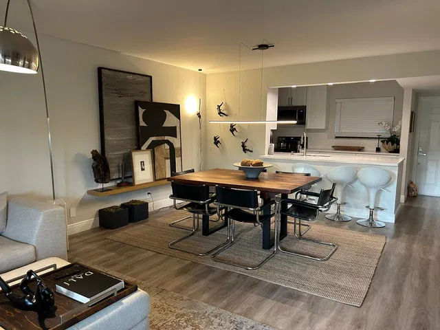 Unit 1040 photo 3