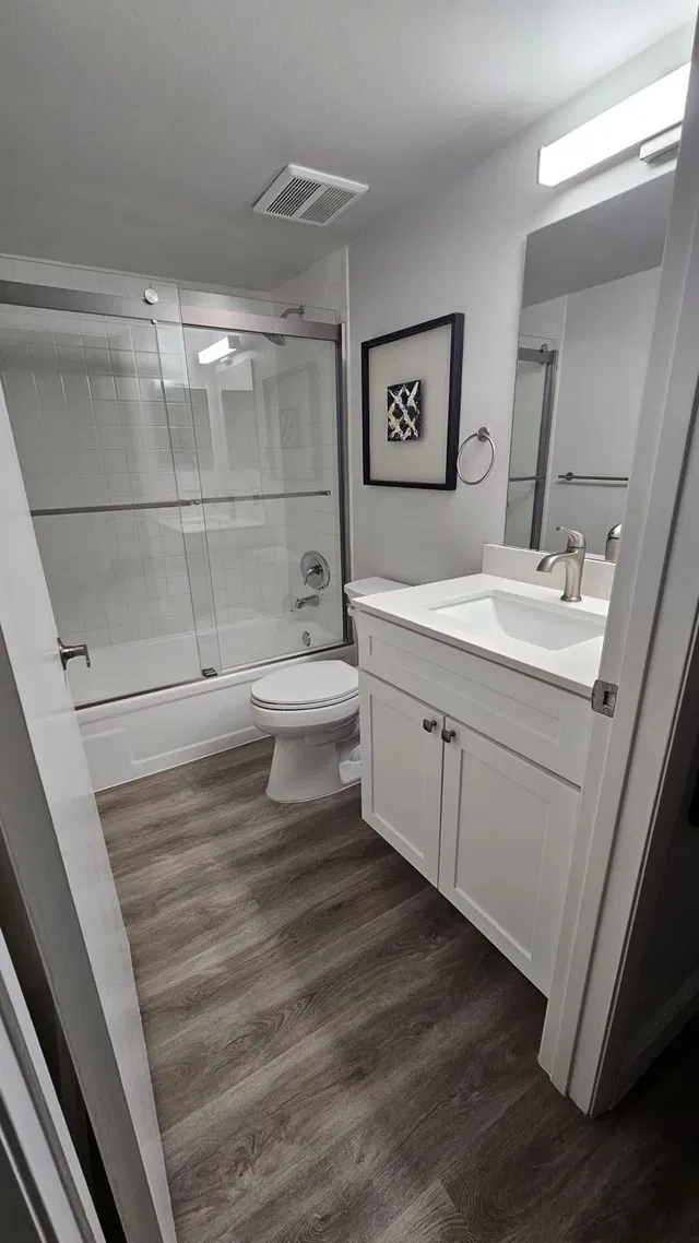 Unit 1040 photo 8