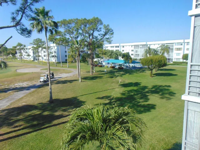 Unit 301 photo 8