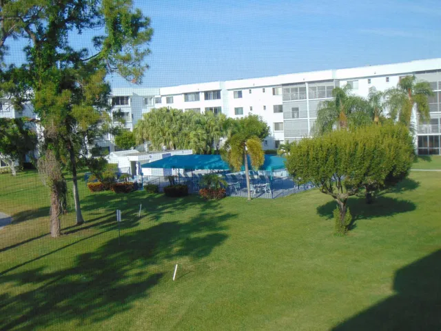 Unit 301 photo 16