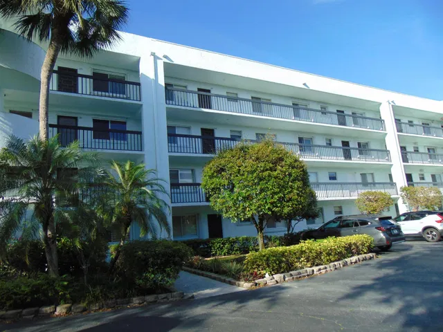 Unit 301 photo 17