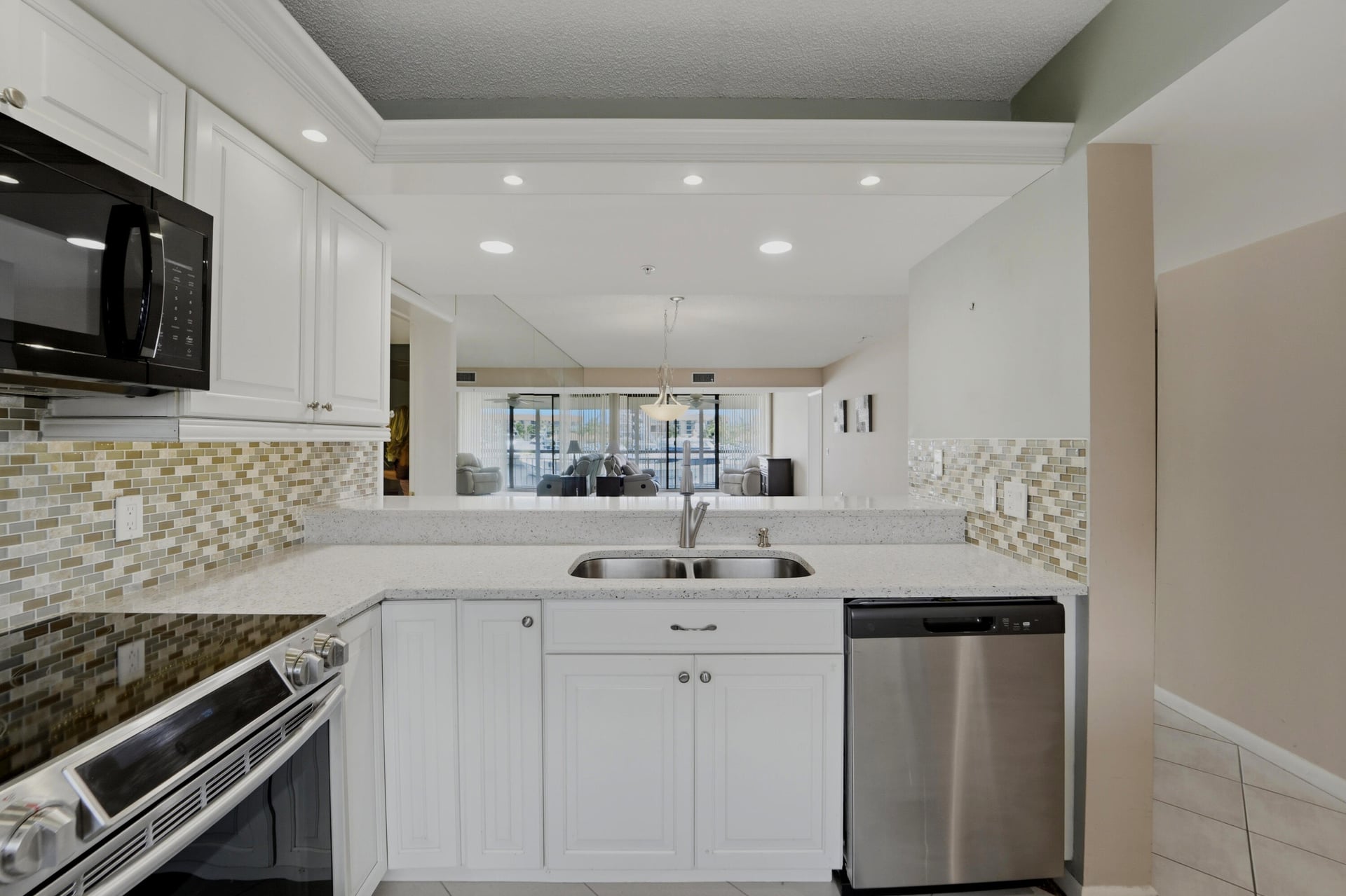 Unit 204 photo 4