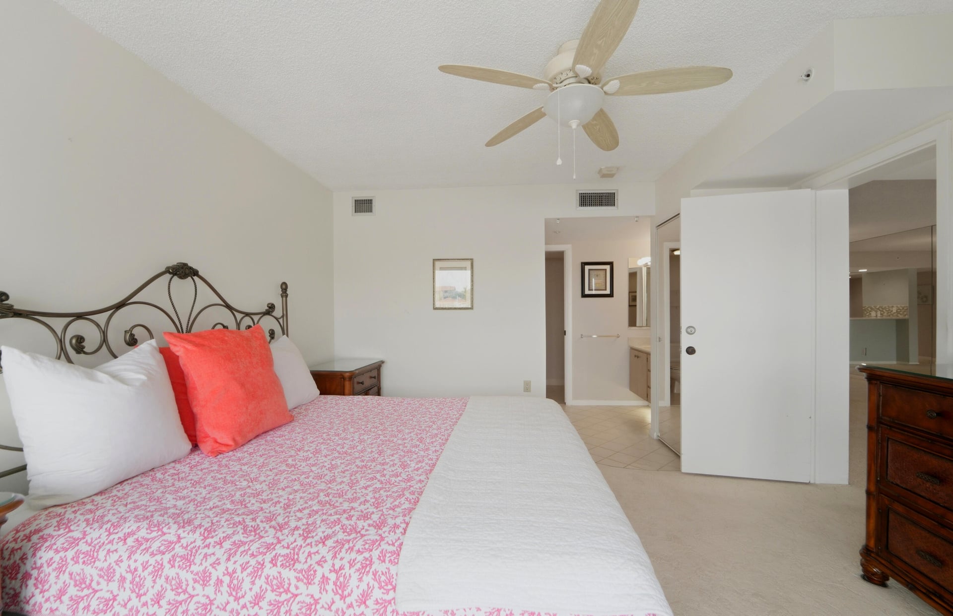 Unit 204 photo 18