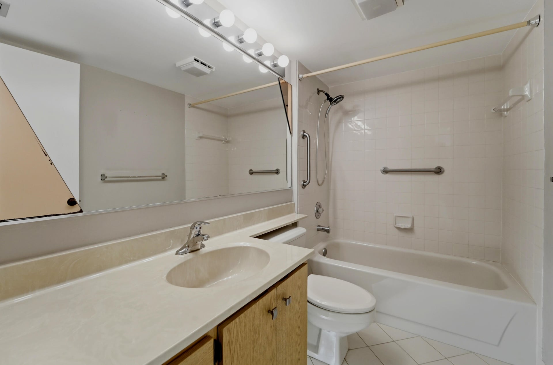 Unit 204 photo 24