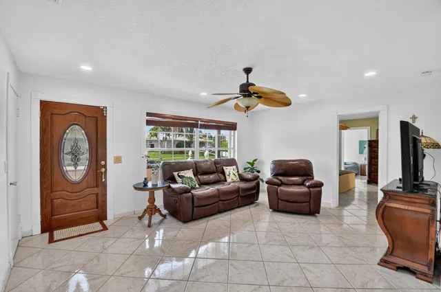 Residence photo 3