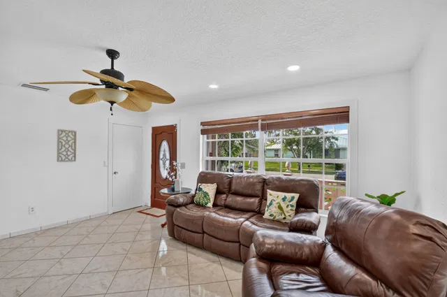 Residence photo 5
