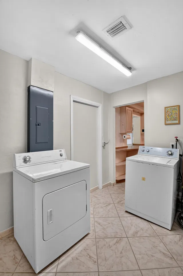 Residence photo 12