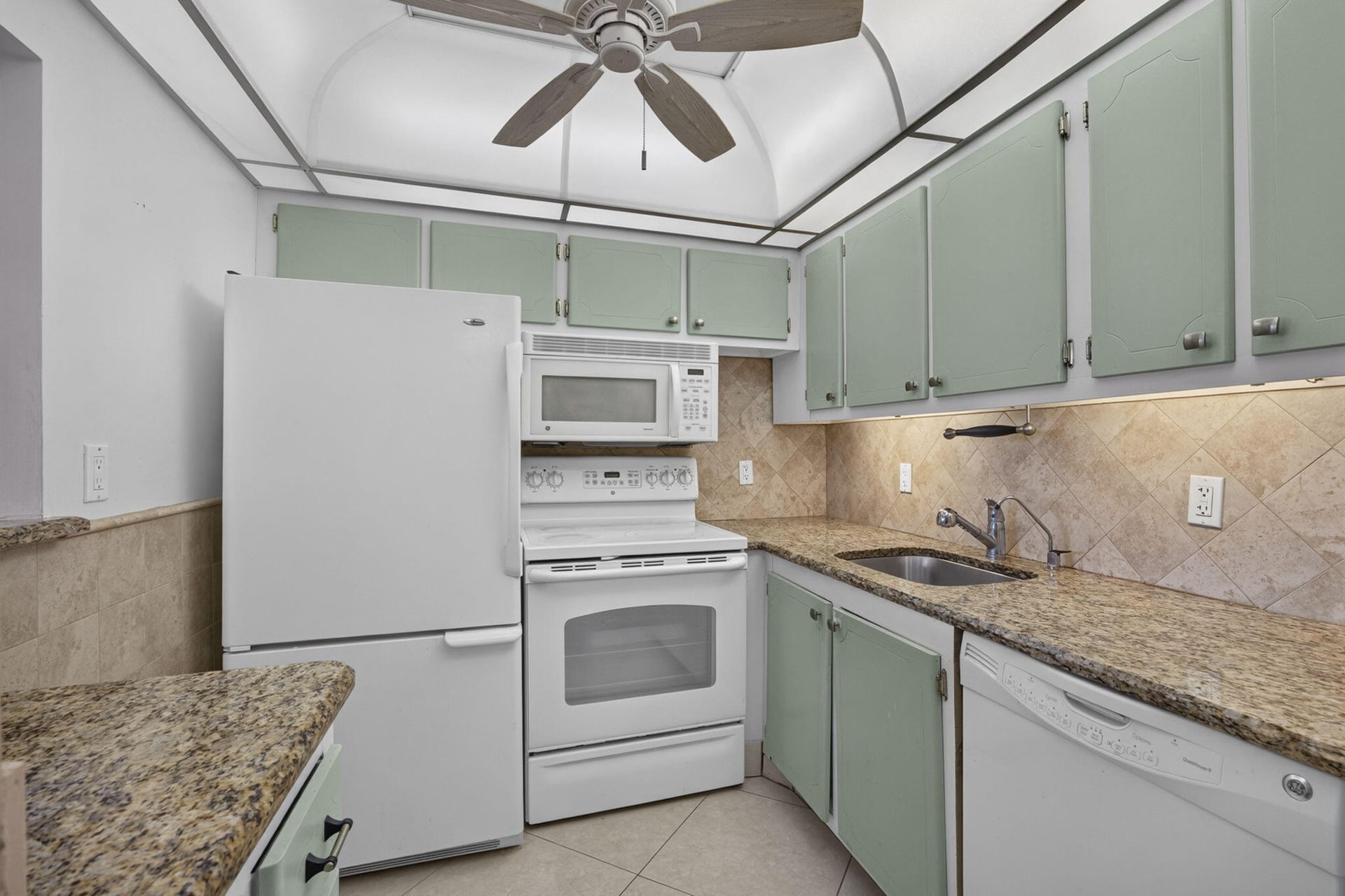  Residence photo 6