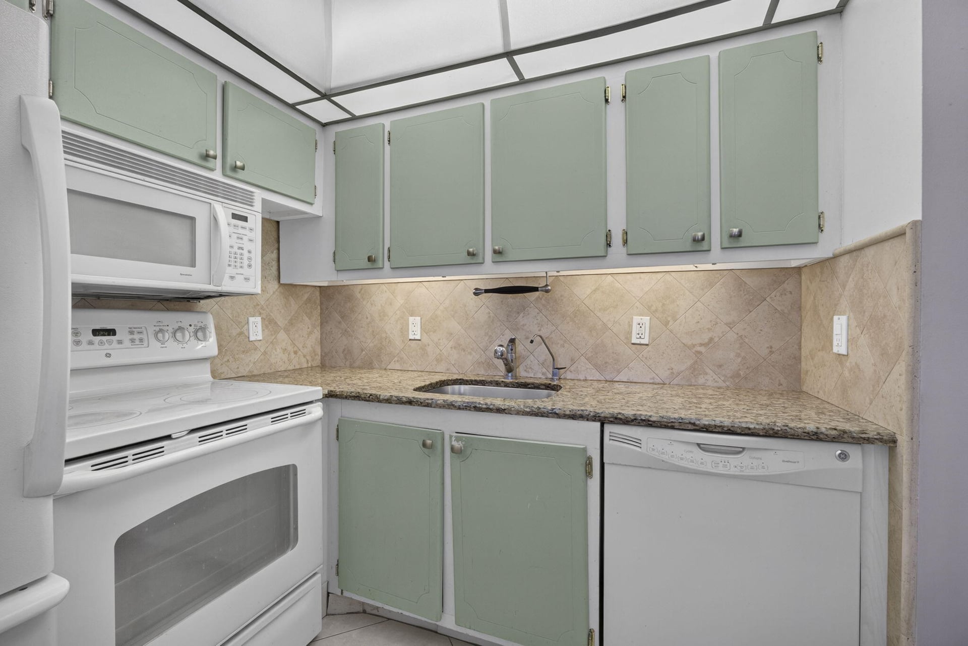  Residence photo 8