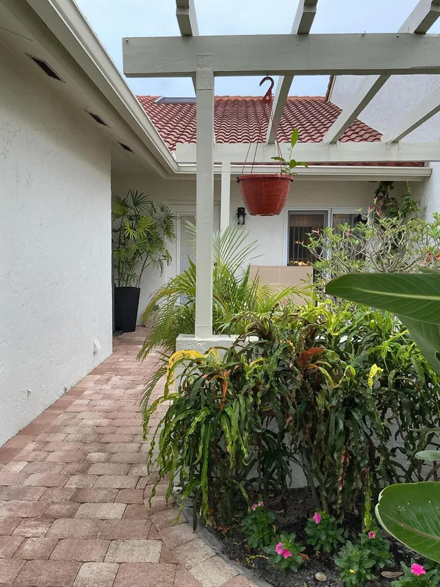 Residence photo 3