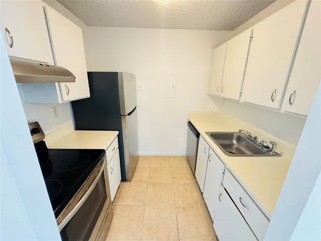 Unit 302 photo 5