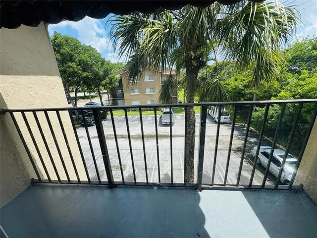 Unit 302 photo 10