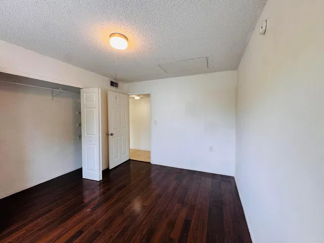 Unit 302 photo 23