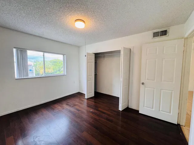 Unit 302 photo 24