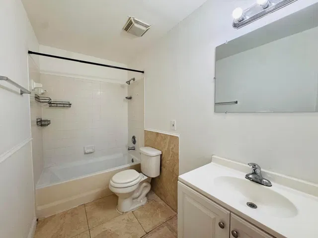 Unit 302 photo 32