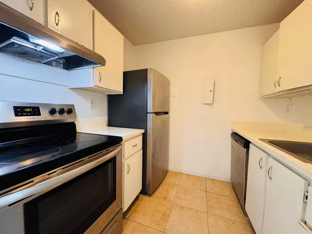 Unit 302 photo 48