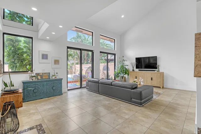 Residence photo 15