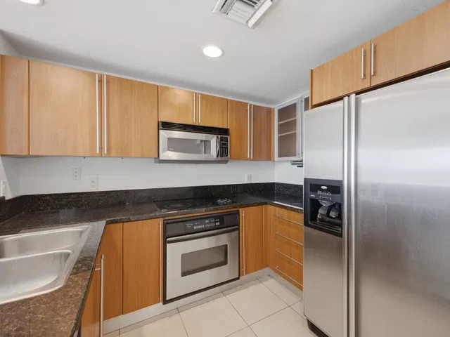 610 Clematis Unit 804 photo 10
