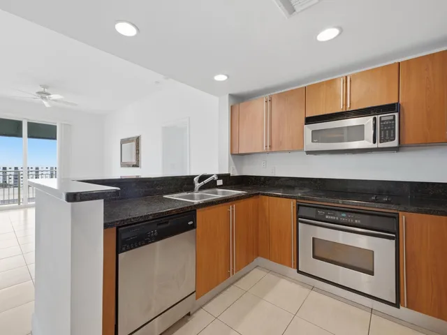 610 Clematis Unit 804 photo 12