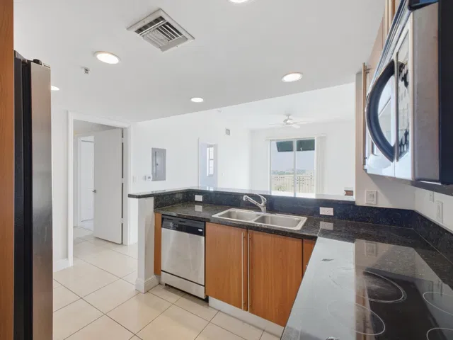 610 Clematis Unit 804 photo 13