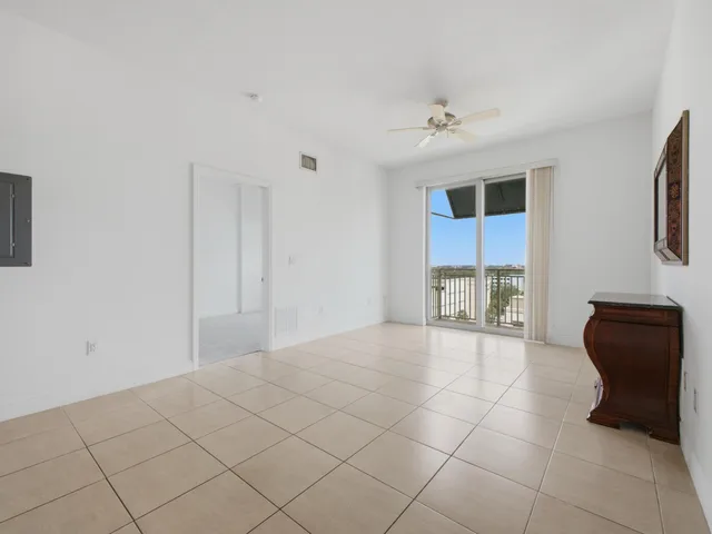 610 Clematis Unit 804 photo 17