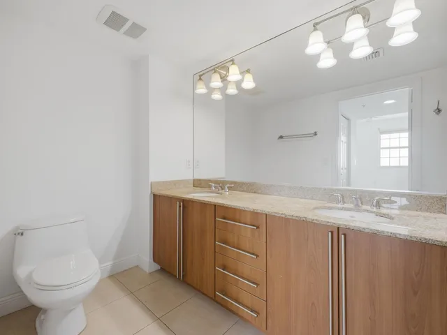 610 Clematis Unit 804 photo 21