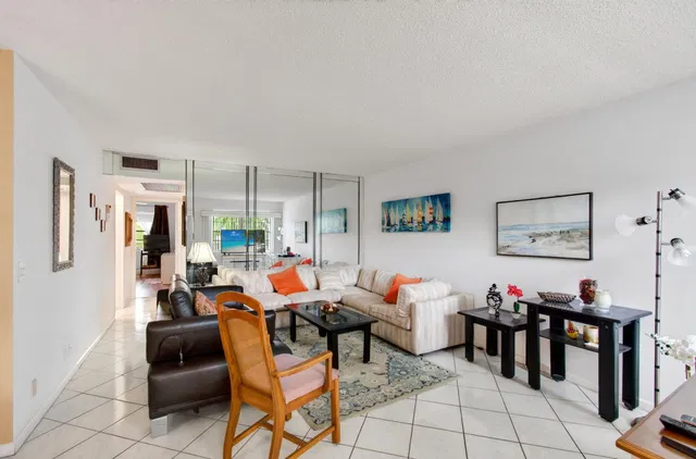 Residence photo 3