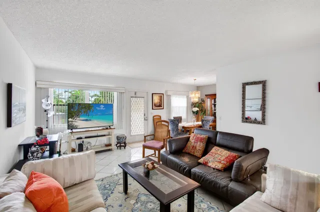 Residence photo 5