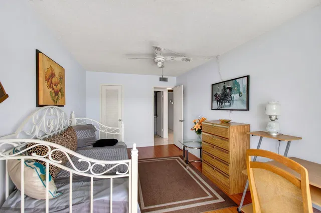 Residence photo 32