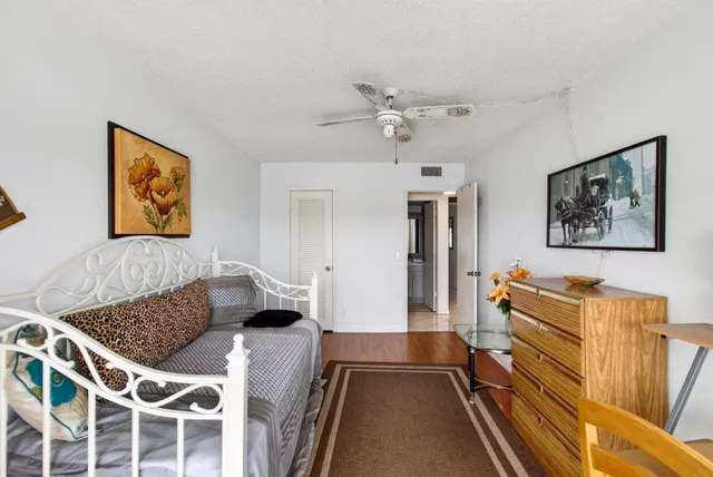 Residence photo 33