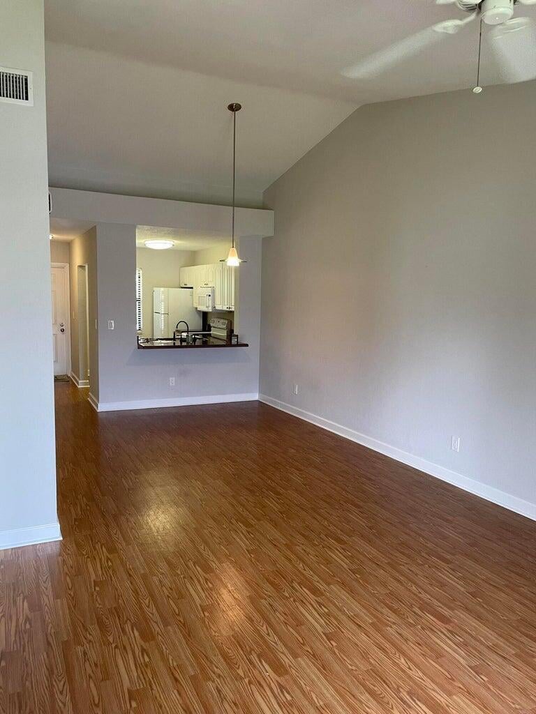 Unit 608 photo 6
