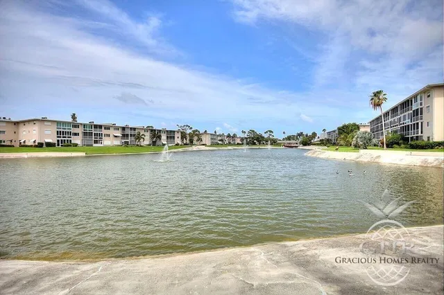 Unit 202 photo 25
